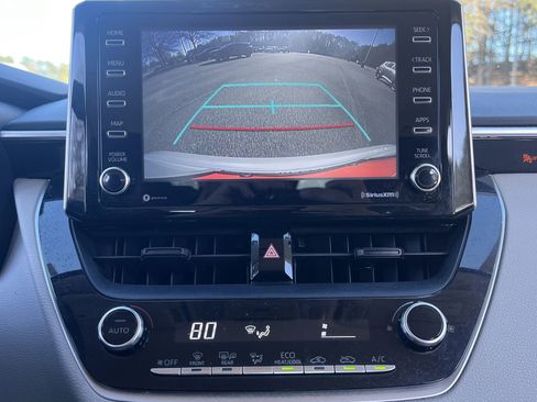 Used 2021 Toyota Corolla LE image 4