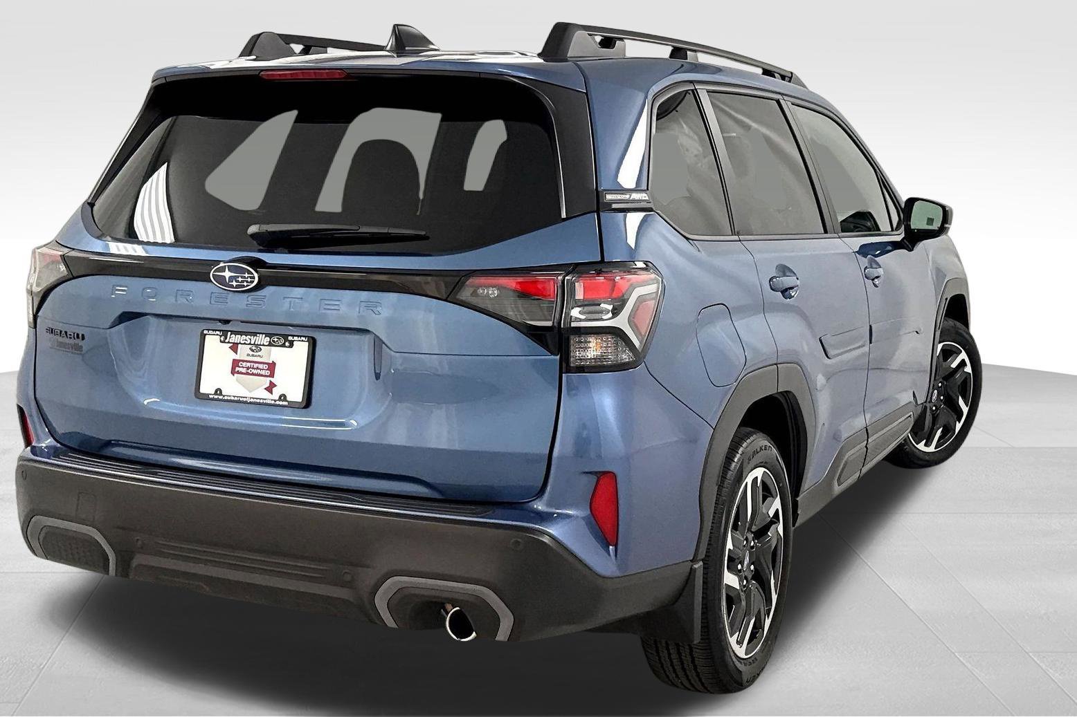 Used 2025 Subaru Forester Limited AWD/4WD image 8