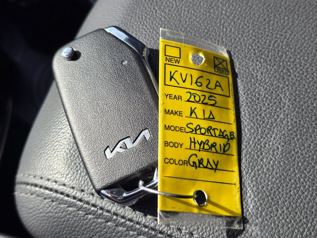 Used 2025 Kia Sportage LX AWD/4WD image 32