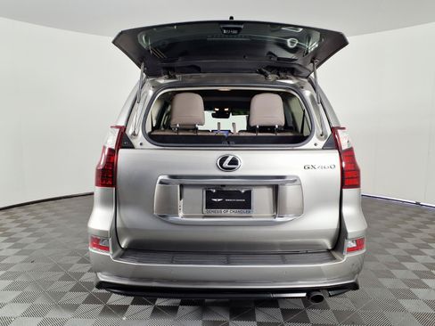 Used 2022 Lexus GX 460 Premium w/ Accessory Package AWD/4WD image 9