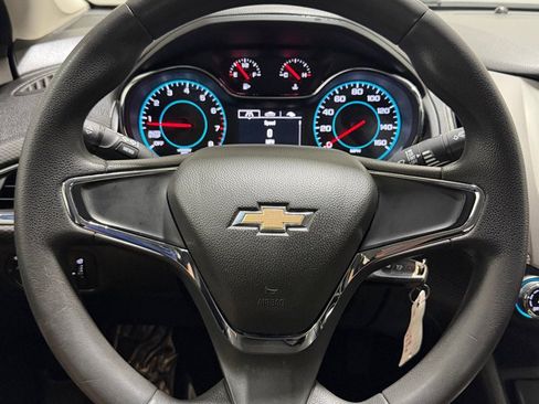 Used 2017 Chevrolet Cruze LS FWD image 15