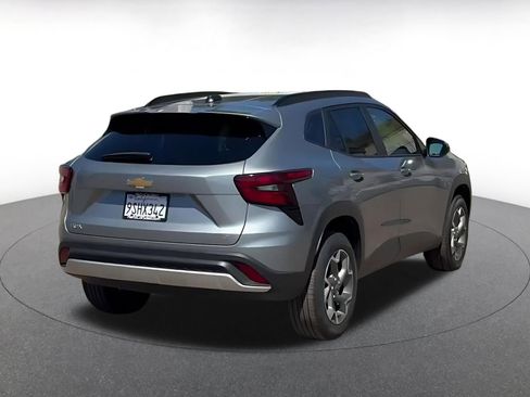 Used 2025 Chevrolet Trax LT image 14