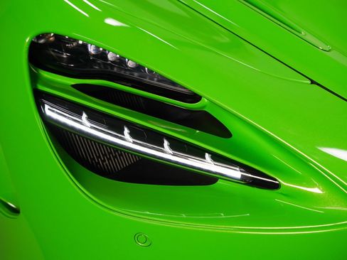 Used 2024 McLaren 750S Spider RWD image 12