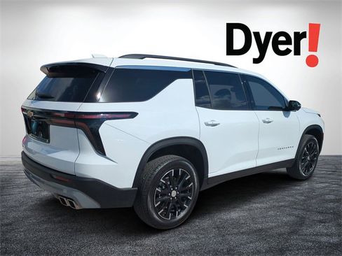 Used 2025 Chevrolet Traverse LT w/ Sun and Wheel Package image 3