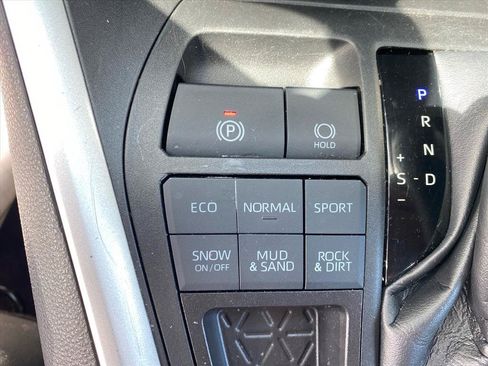 Used 2023 Toyota RAV4 LE AWD/4WD image 13