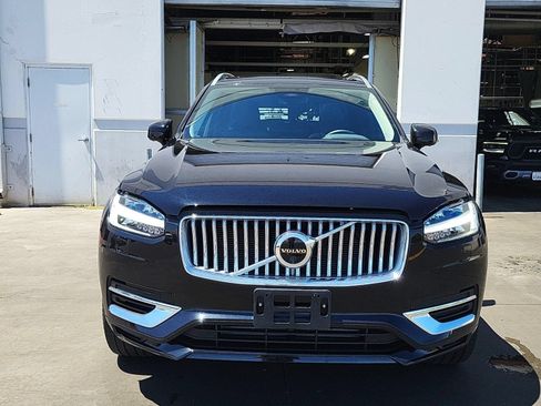 Used 2025 Volvo XC90 T8 Plus w/ Protection Package Premier AWD/4WD image 2