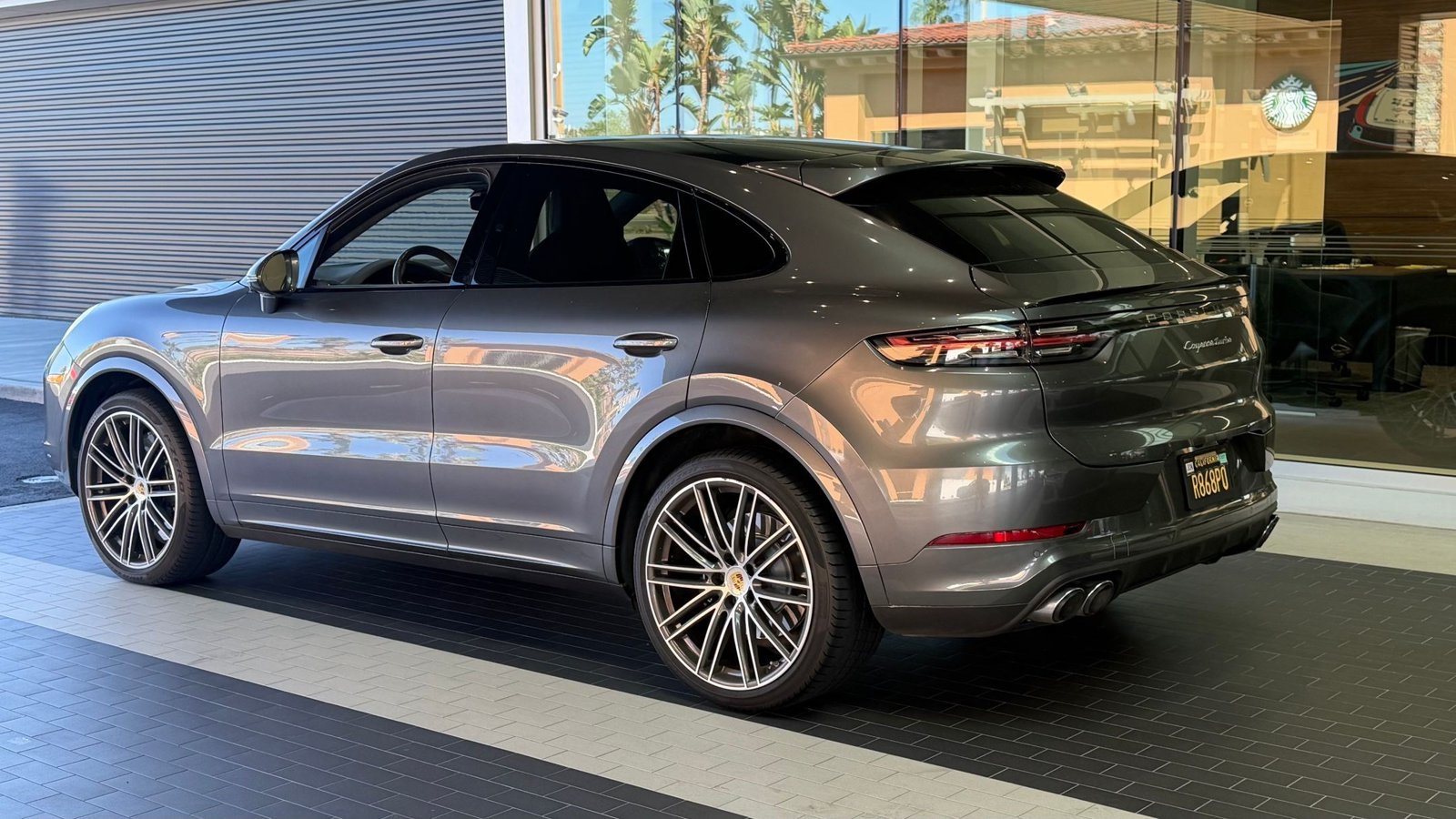 Certified 2022 Porsche Cayenne Turbo AWD/4WD image 9