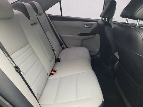 Used 2016 Toyota Camry SE w/ Moonroof Package FWD image 19