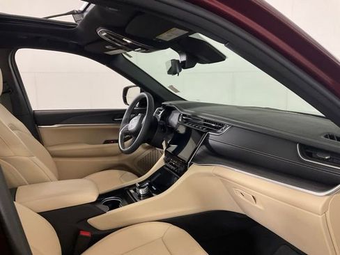 Used 2024 Jeep Grand Cherokee Limited w/ Luxury Tech Group II AWD/4WD image 30