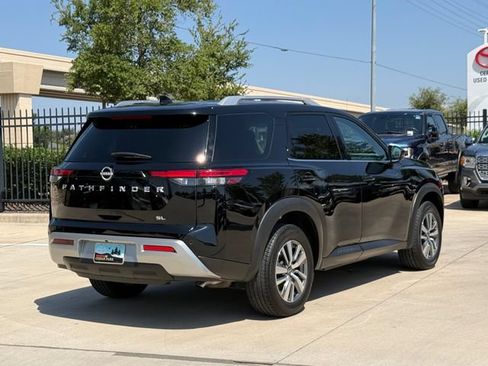 Used 2025 Nissan Pathfinder SL FWD image 5