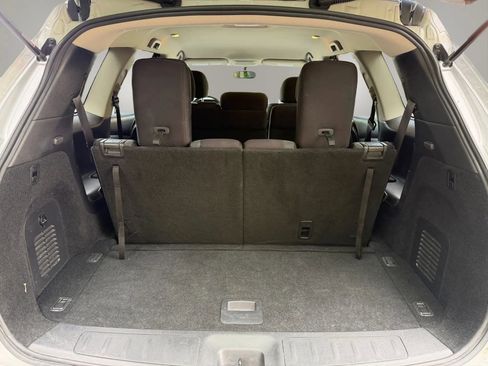 Used 2019 Nissan Pathfinder SV image 8