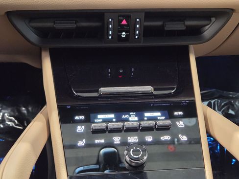 New 2026 Porsche Cayenne Coupe AWD/4WD image 21