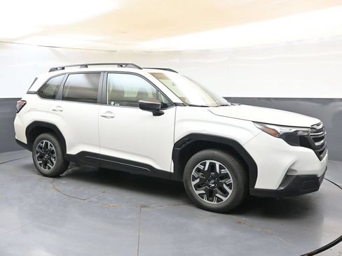 Used 2025 Subaru Forester Premium AWD/4WD image 7