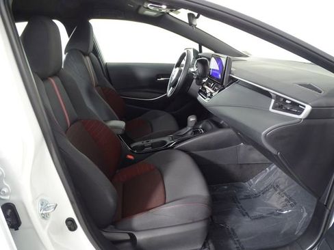 Used 2025 Toyota Corolla SE image 13