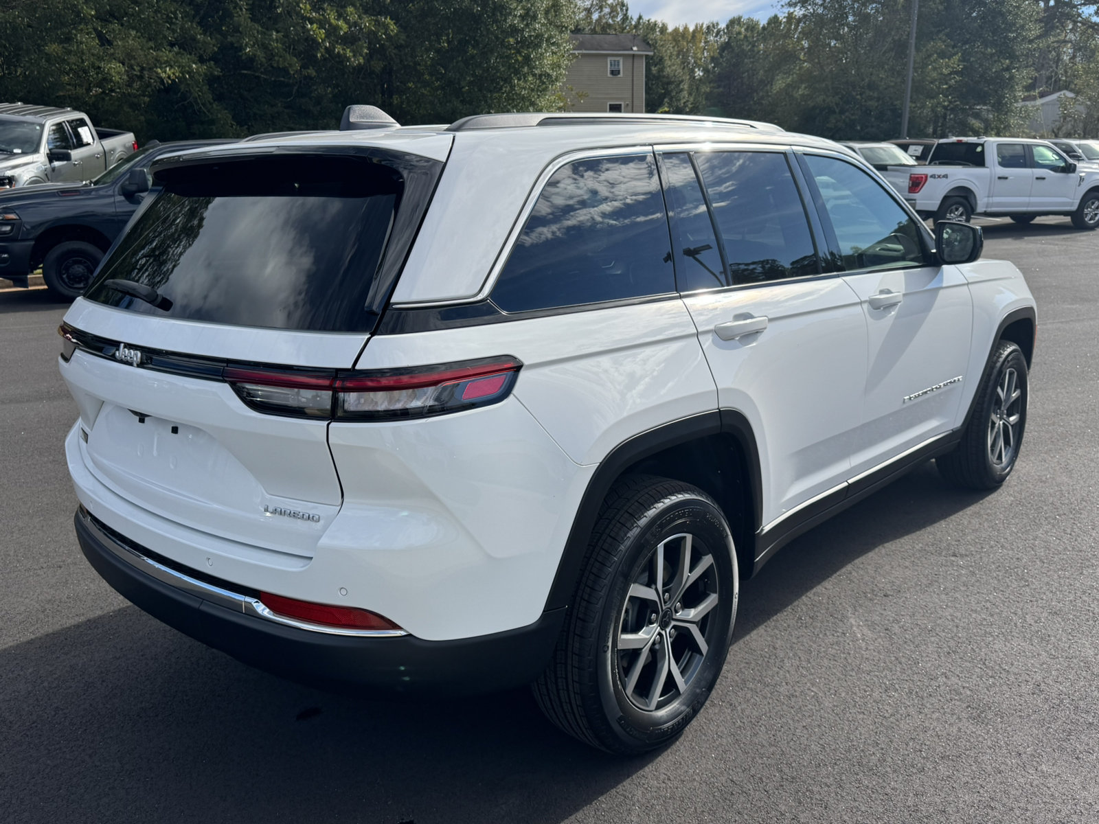 New 2027 Jeep Grand Cherokee Laredo RWD image 5
