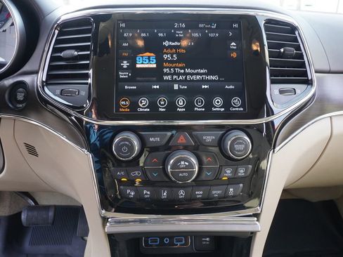 Used 2020 Jeep Grand Cherokee Overland image 20