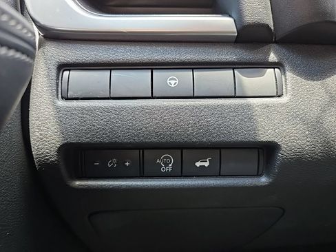 Used 2024 Nissan Rogue SV AWD/4WD image 18