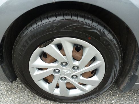 Used 2018 Hyundai Elantra SE FWD image 15