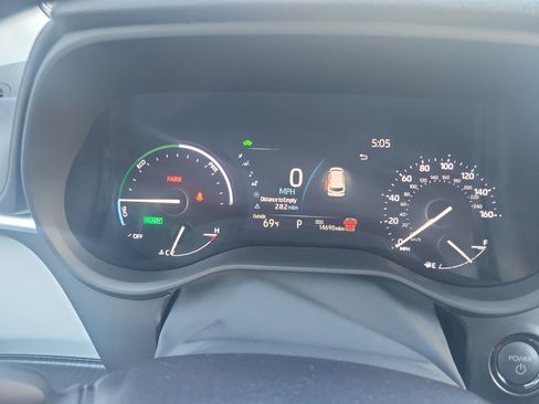 Used 2025 Toyota Sienna XLE image 36