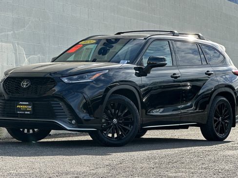 Used 2024 Toyota Highlander XSE FWD image 8