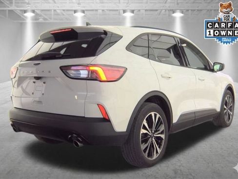 Used 2022 Ford Escape SE w/ SE Sport Appearance Package FWD image 4