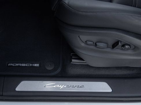 Certified 2026 Porsche Cayenne Coupe AWD/4WD image 22