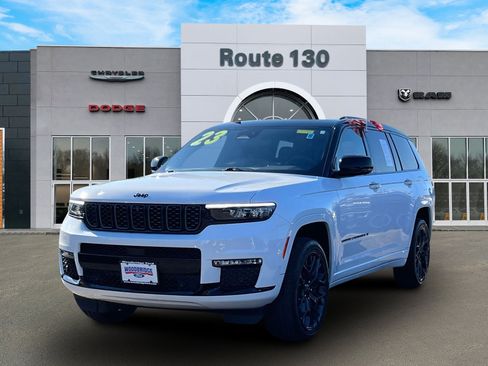 Used 2023 Jeep Grand Cherokee L Summit w/ High Altitude Package AWD/4WD image 2