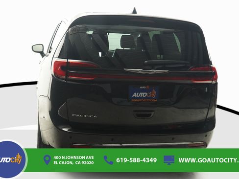 Used 2023 Chrysler Pacifica Touring-L FWD image 16