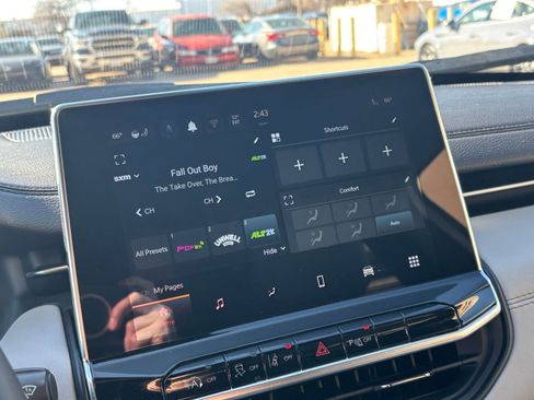 Used 2025 Jeep Compass Limited image 20