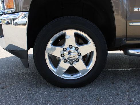 Used 2015 Chevrolet Silverado 2500 LTZ w/ Duramax Plus Package AWD/4WD image 29
