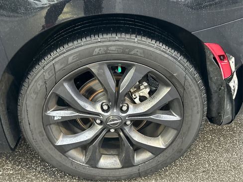 Used 2020 Chrysler Pacifica Touring w/ S Appearance Package image 14