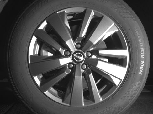 Used 2025 Nissan Pathfinder SV image 12