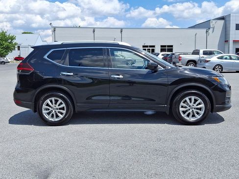 Used 2018 Nissan Rogue SV AWD/4WD image 8