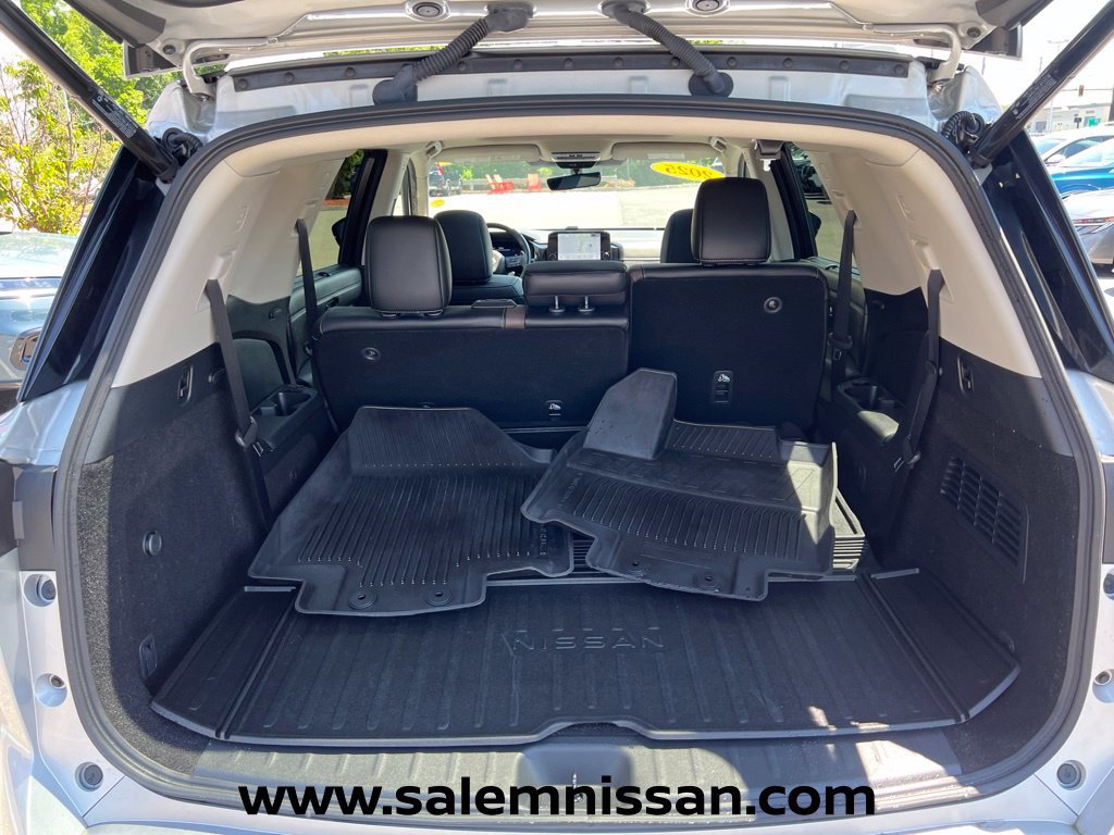 Used 2025 Nissan Pathfinder Platinum w/ Cargo Package AWD/4WD image 23