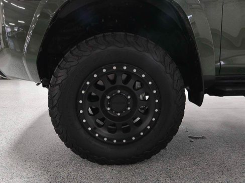 Used 2022 Toyota 4Runner TRD Off-Road Premium w/ Moonroof Package AWD/4WD image 5