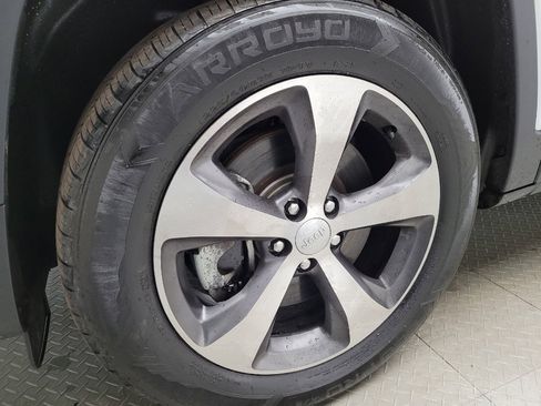 Used 2021 Jeep Cherokee Limited image 31