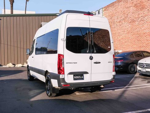 Used 2024 Mercedes-Benz Sprinter 2500 image 3