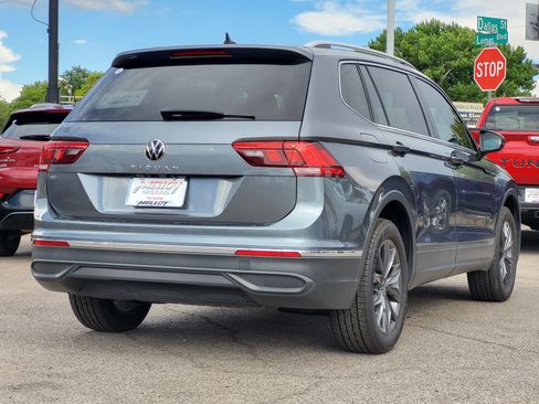 Used 2022 Volkswagen Tiguan SE FWD image 4