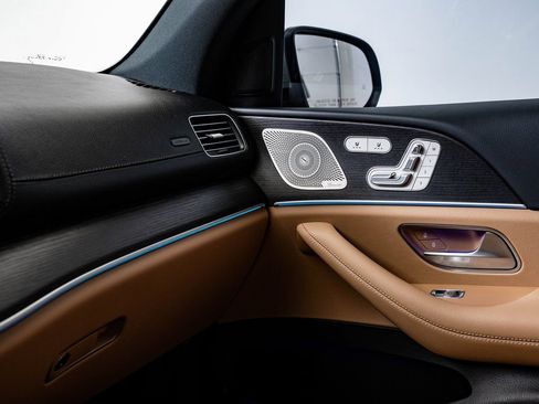 Certified 2024 Mercedes-Benz GLS 450 4MATIC image 44