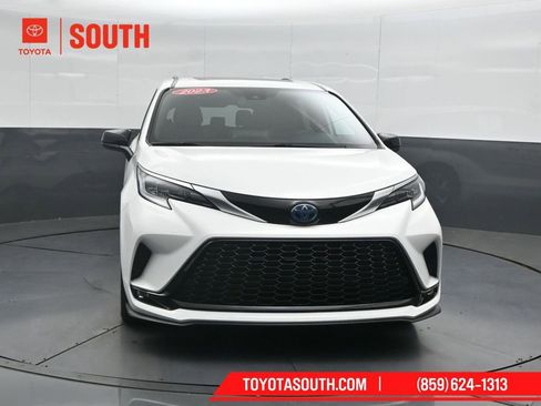 Used 2023 Toyota Sienna XSE w/ XSE Plus Package AWD/4WD image 5