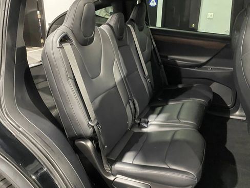 Used 2019 Tesla Model X image 7