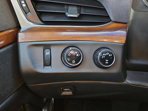 Used 2019 Cadillac Escalade Premium Luxury w/ LPO, Radiant Package image 17