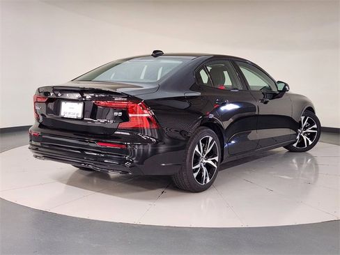 Used 2024 Volvo S60 B5 Core image 2