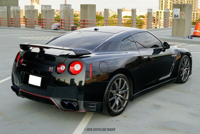 Used 2014 Nissan GT-R Premium w/ Premium Interior Package AWD/4WD image 8