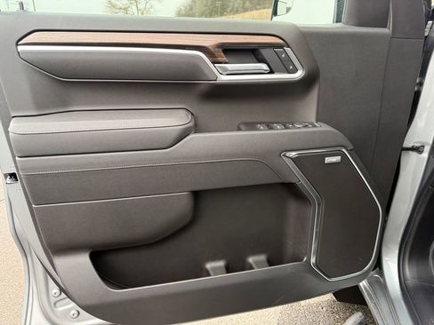 New 2026 Chevrolet Silverado 1500 RST w/ Dark Appearance Package image 18