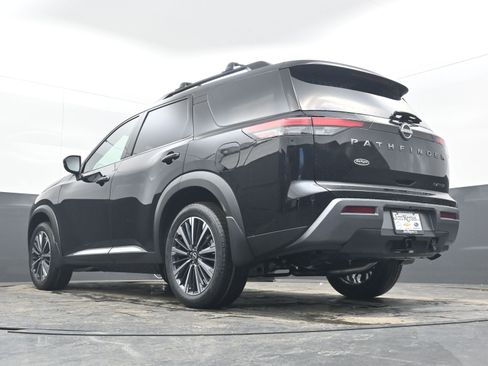 New 2026 Nissan Pathfinder Platinum w/ Cargo Package FWD image 29