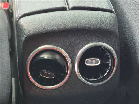 Used 2022 Mercedes-Benz GLB 250 image 16