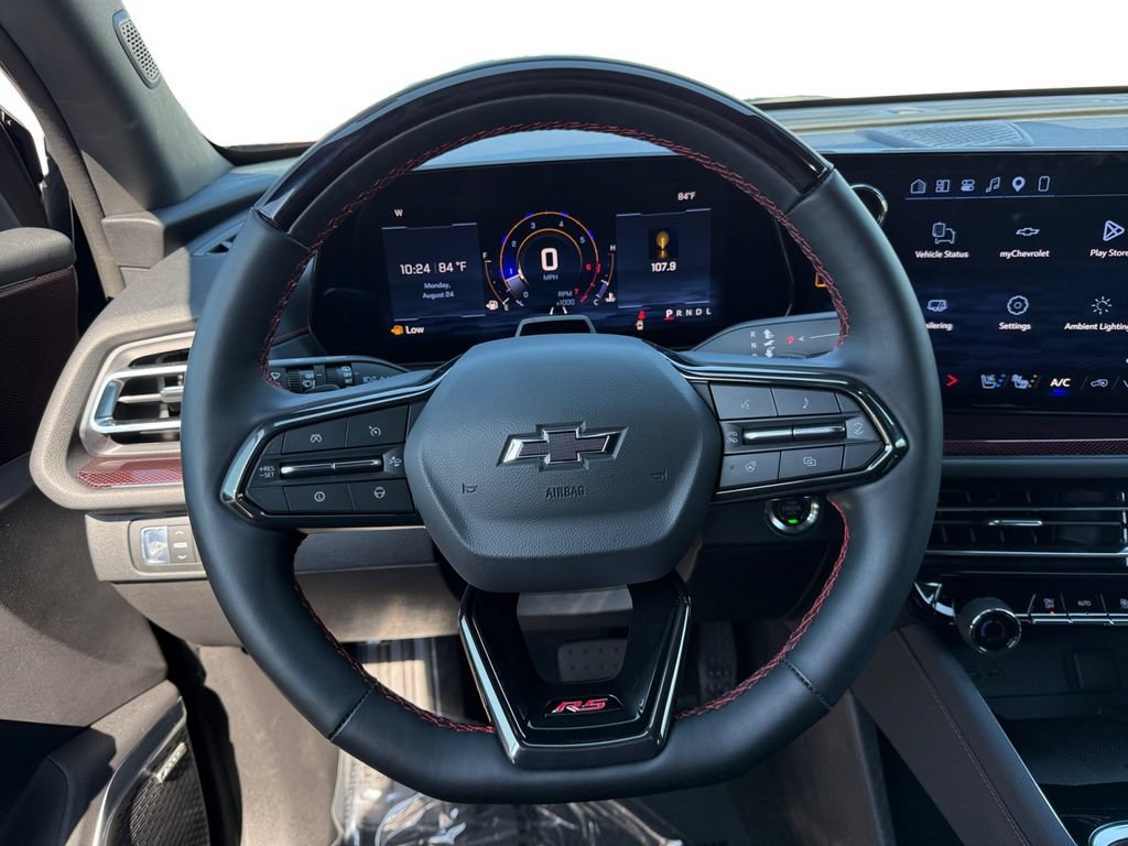 Used 2025 Chevrolet Traverse RS FWD image 12