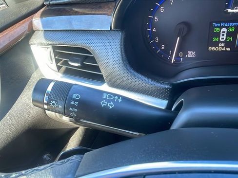 Used 2014 Cadillac XTS Luxury image 23