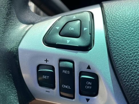 Used 2015 Ford Explorer XLT FWD image 26